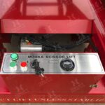 Фото 14 - Самоходный Ножничный Подъемник QZ-030-060 OXLIFT 300 кг 6 м.