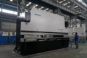 Фото 13 - MetalTec HBC 400/4000 листогибочные гидравлические прессы с ЧПУ большого тоннажа.